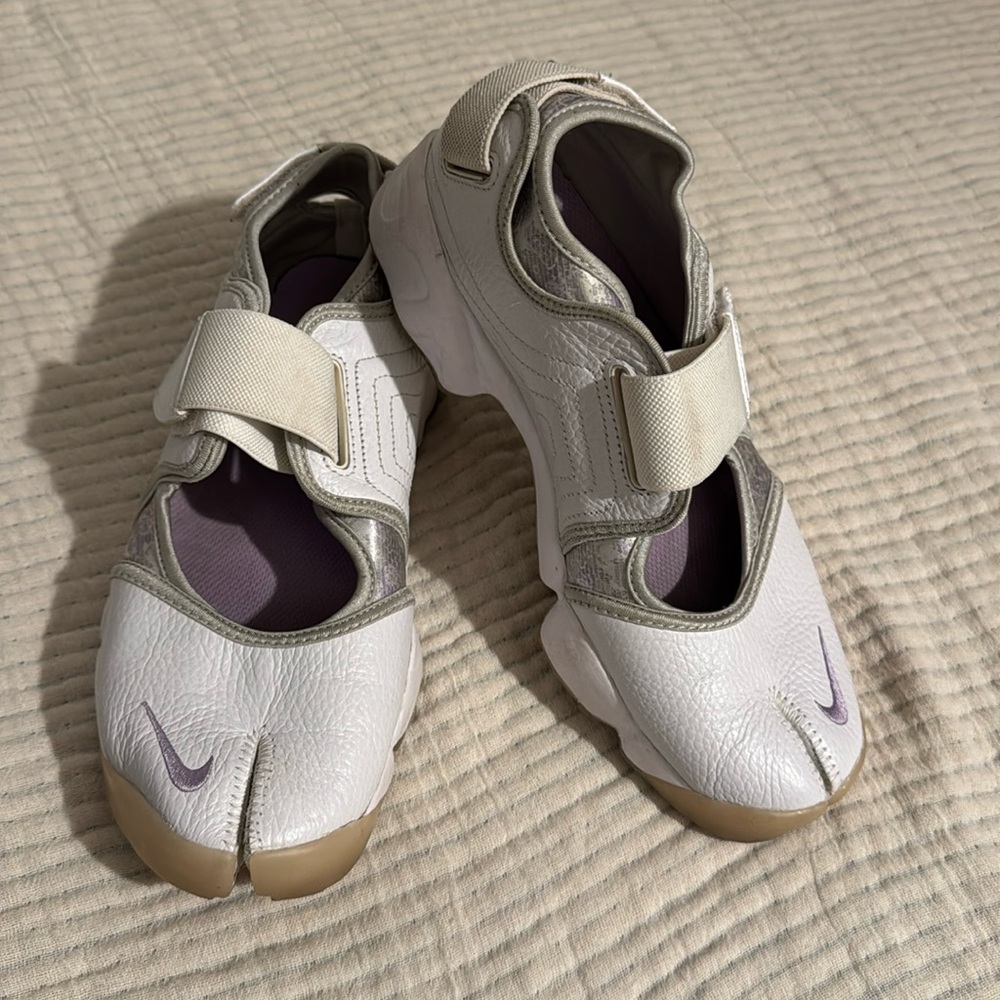 Y2K Nike Rift Split toe shoes